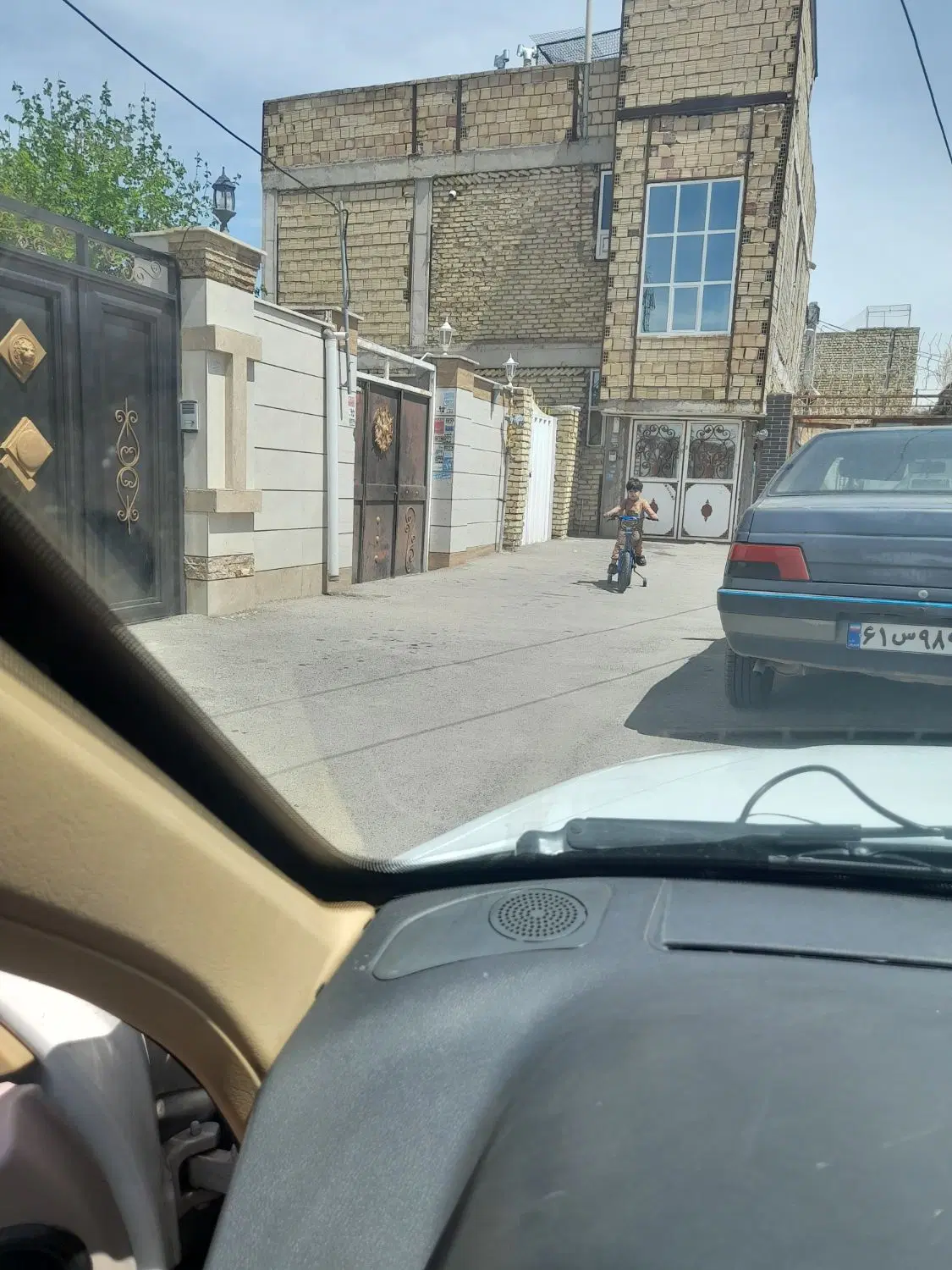 ساختمان دوطبقه