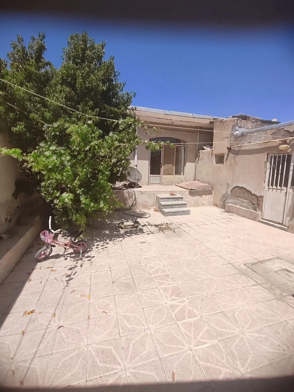 حیاط فروشی