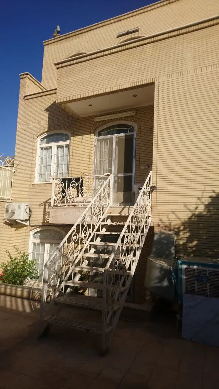 فروش  ویلایی سه طبقه  جنوبی خیابان امیر کبیر