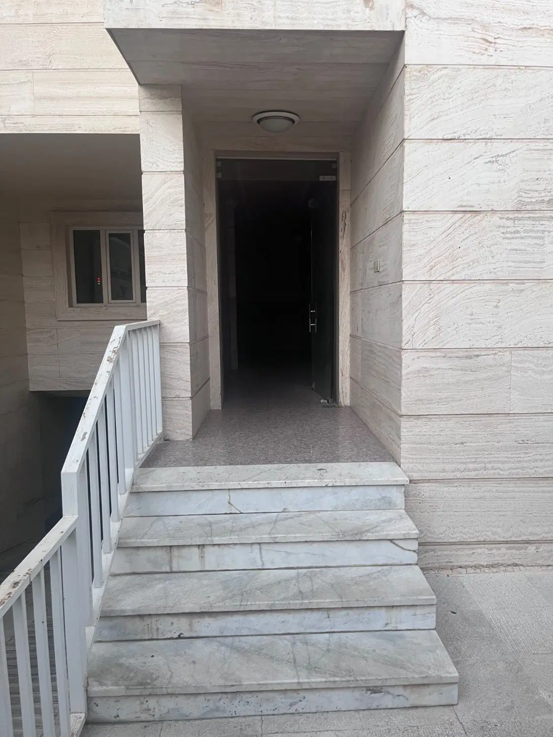 فروش آپارتمان سه خوابه در بولوار مدرس