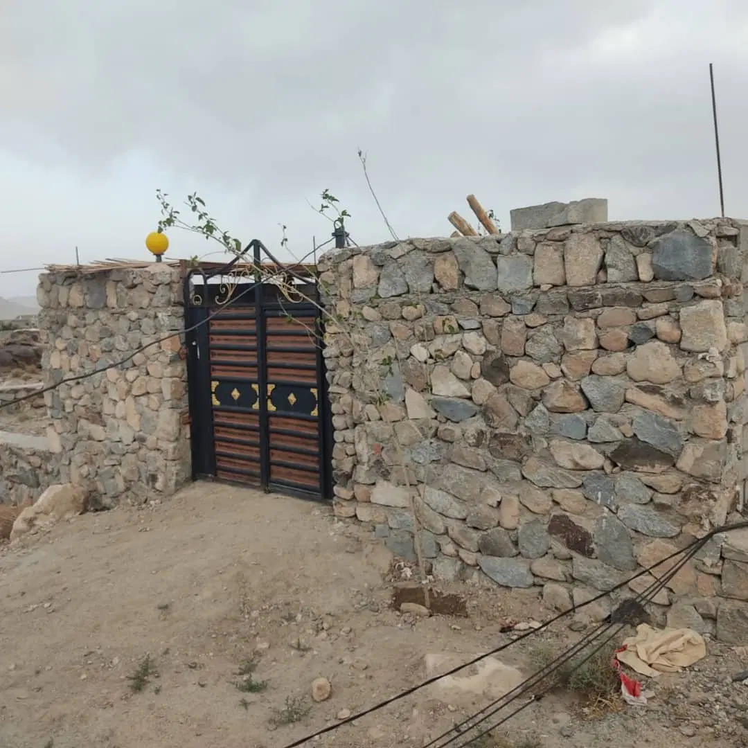چهار دیوار. منزلاب ۲۵۰ متر باغ. ویلایی
