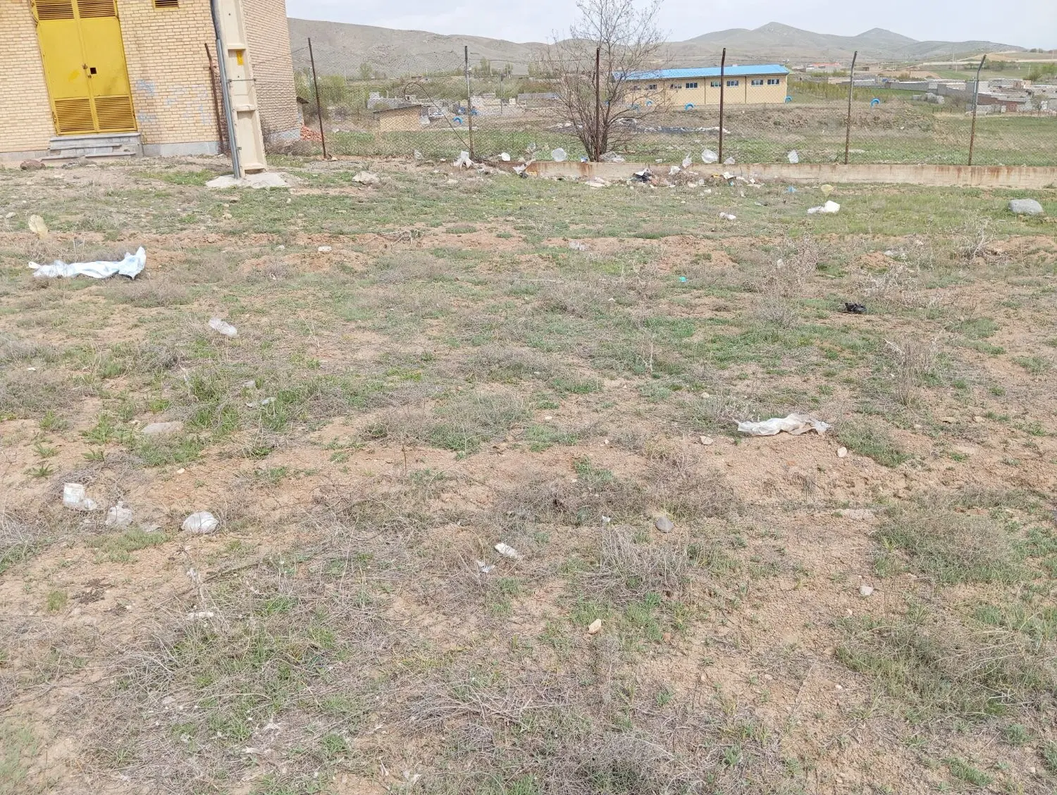 یک قطعه زمین در کوی بنفشه