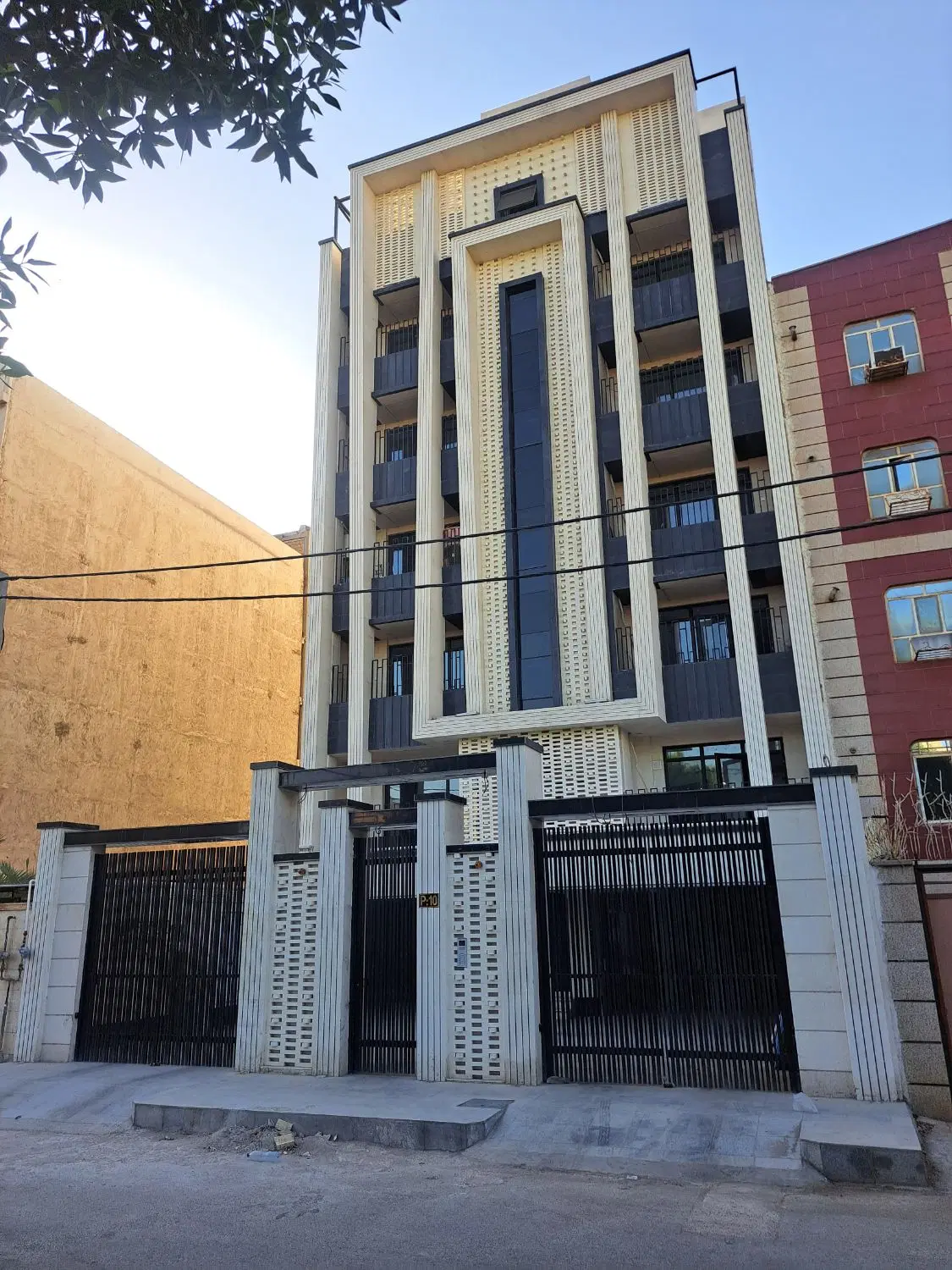 اپارتمان ۱۰۲ متری باهنر  بهاران سوم