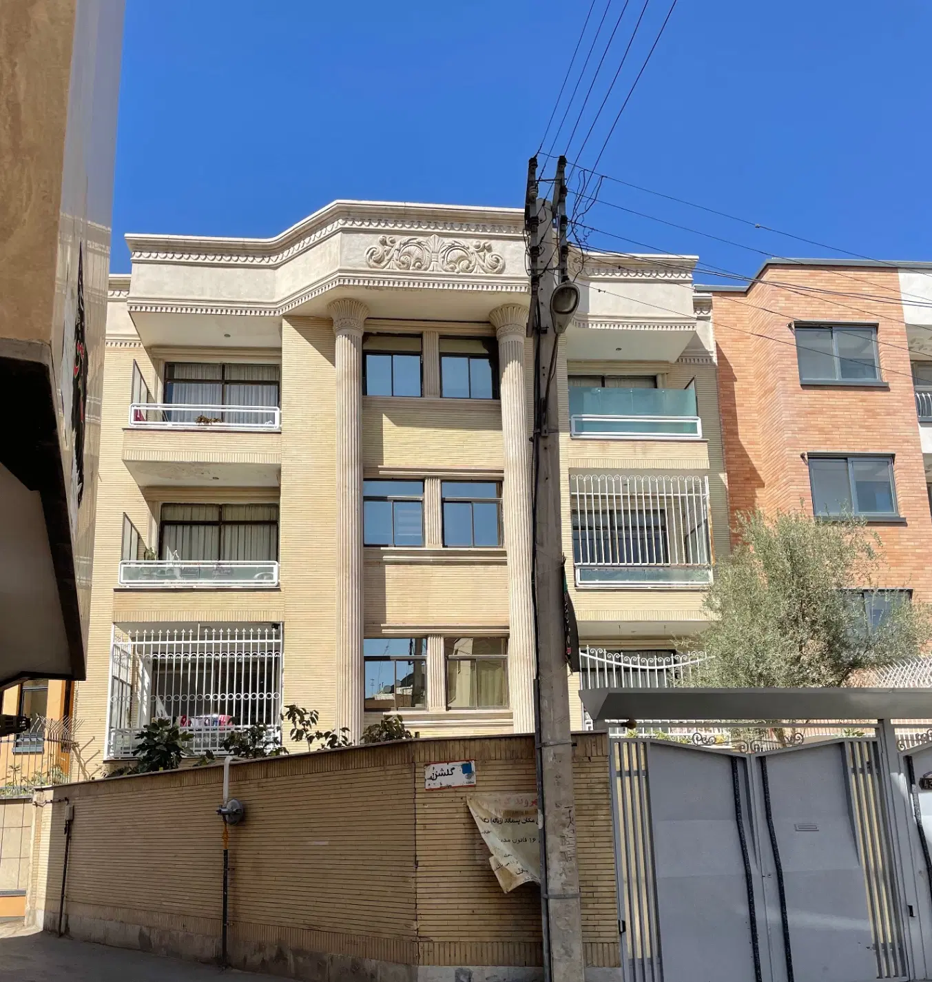 فروش آپارتمان چهارباغ بالا