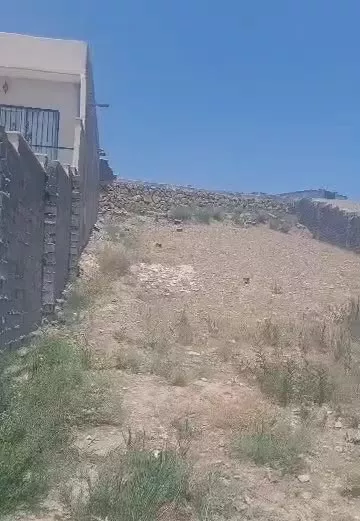 زمین آماده سخت دیوارکشی با چاه آب