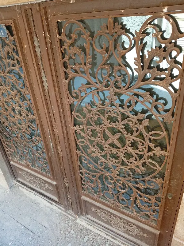 ساختمان و زیر زمین و کارگاه