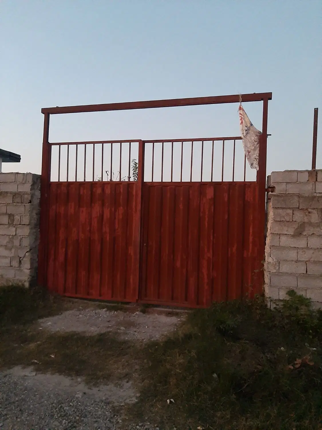 فروش یک قطعه زمین ۱۸۶متری قابل ساخت
