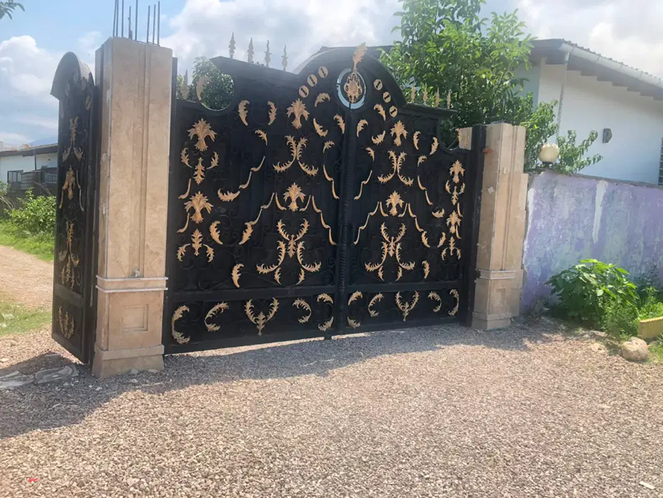 زمین فروشی