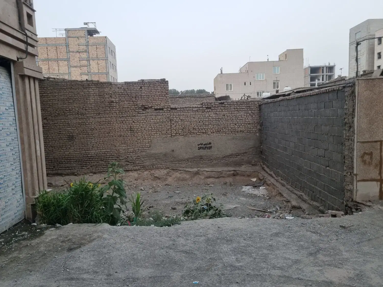 زمین ۱۲۶ متر شورا