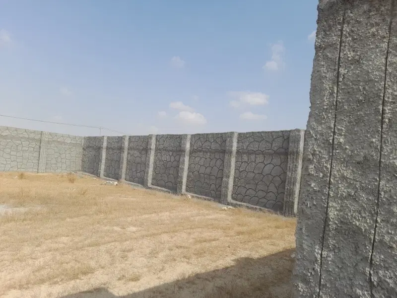 زمین دور دیوار طراحی شده