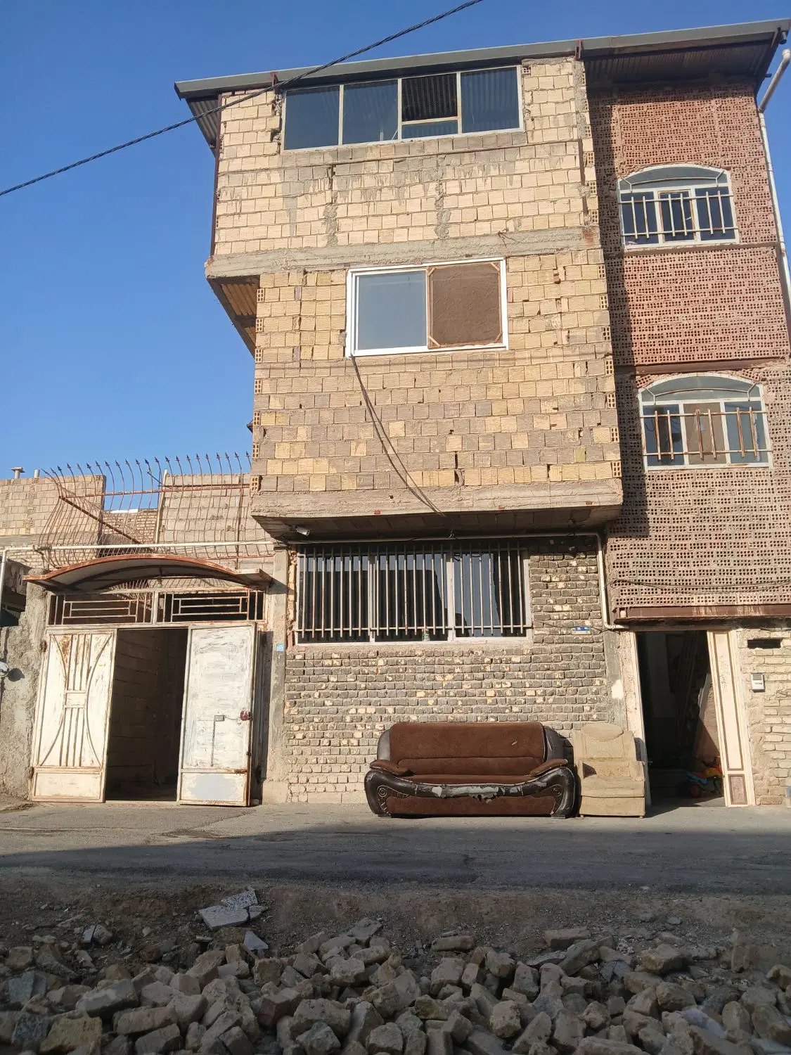 خانه در ۳ طبقه کوشگ و معامله