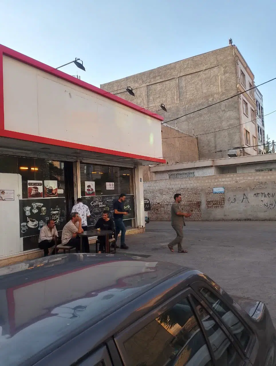 مغازه و خانه مسکونی
