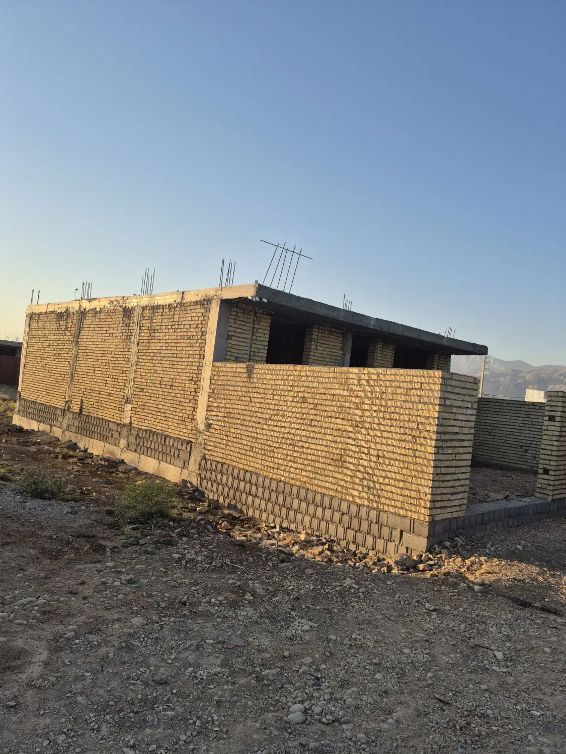 خانه نیمه کاره