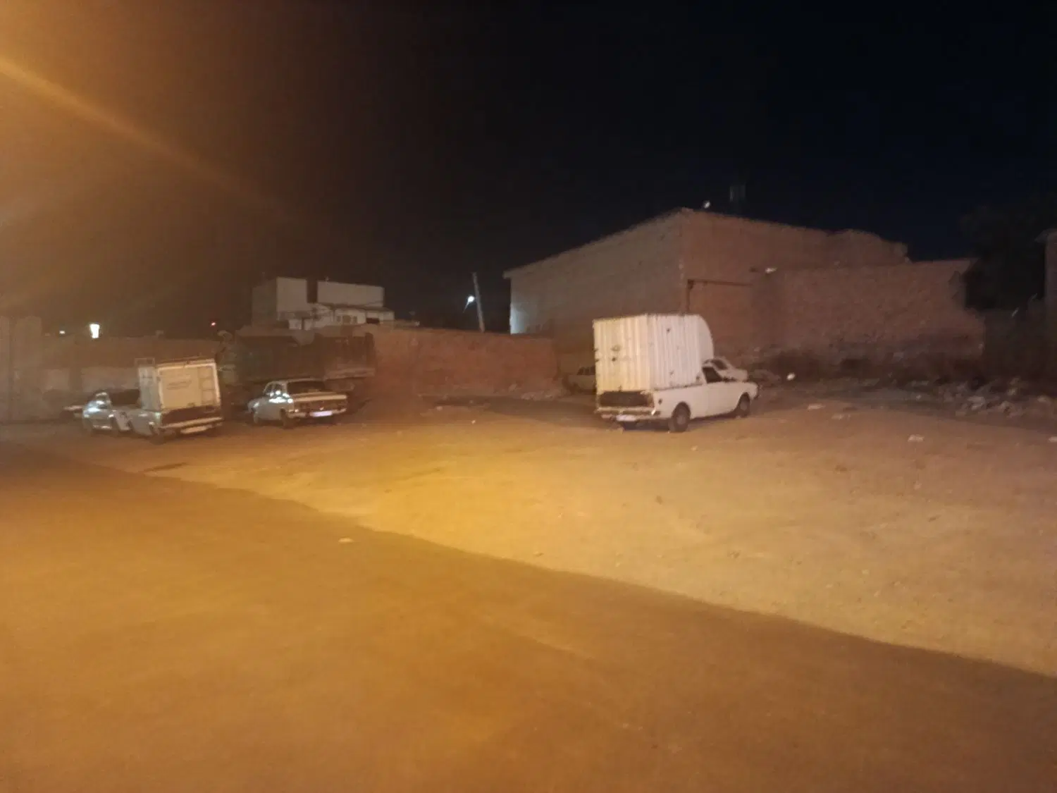 140متر دو نبش ششم بهمن