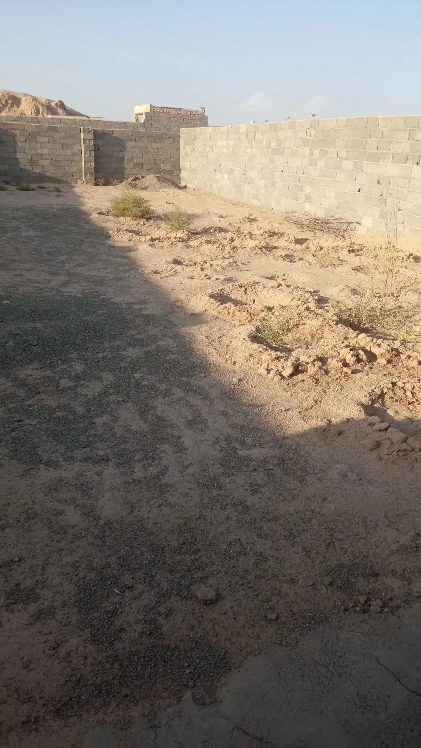 زمین چهار دیواری ۳۱۶ متر