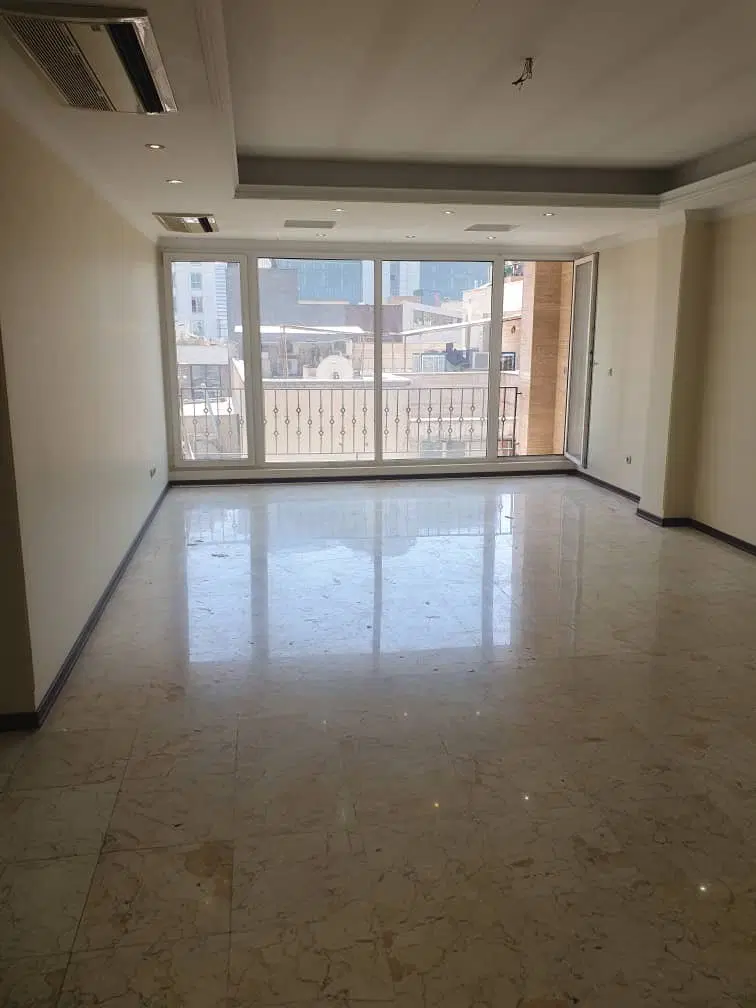 ۱۱۳ متر دوخواب بازسازی‌شده اماده سکونت