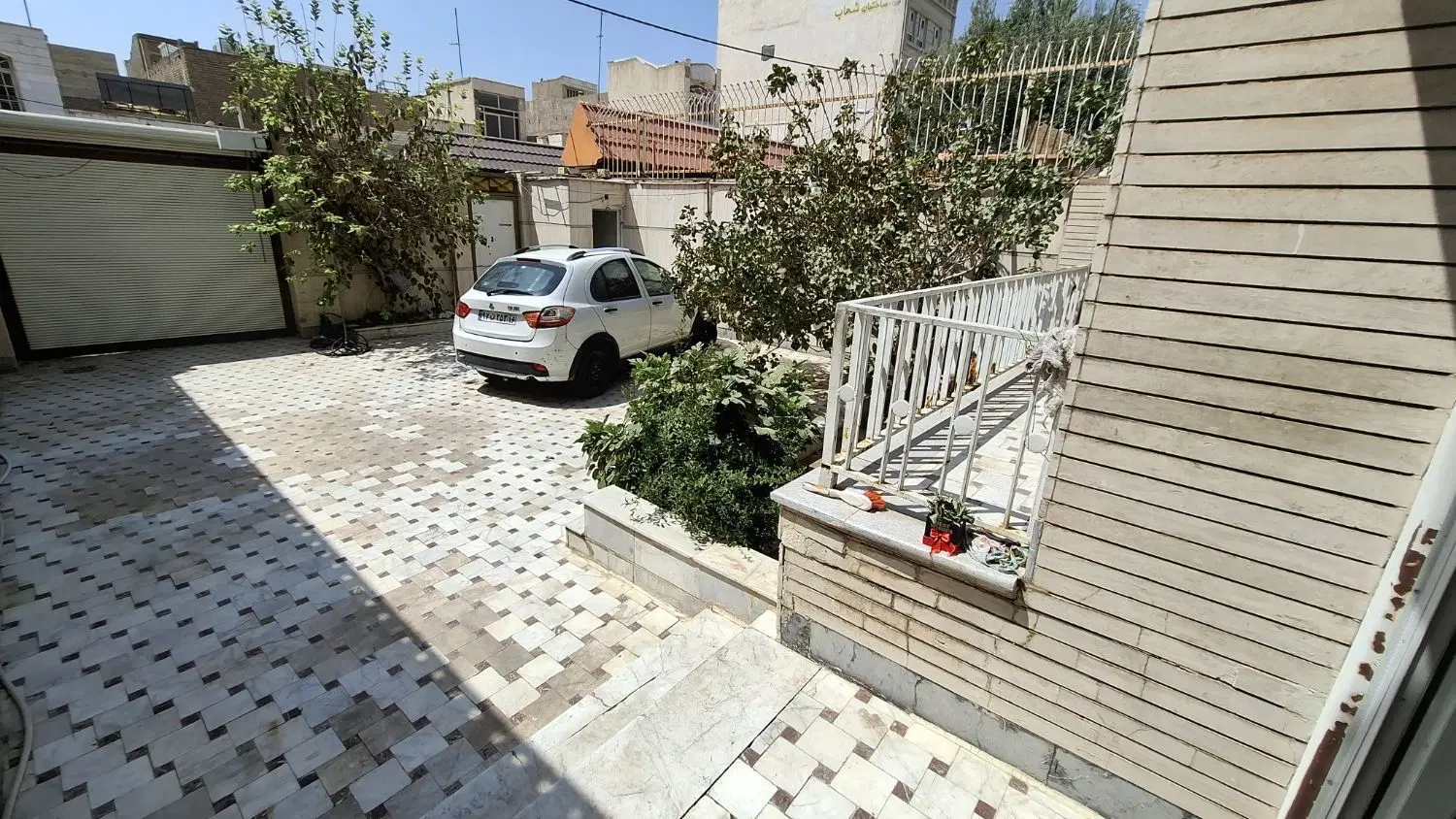 منزل ویلایی مسکونی دلباز یک طبقه و نیم