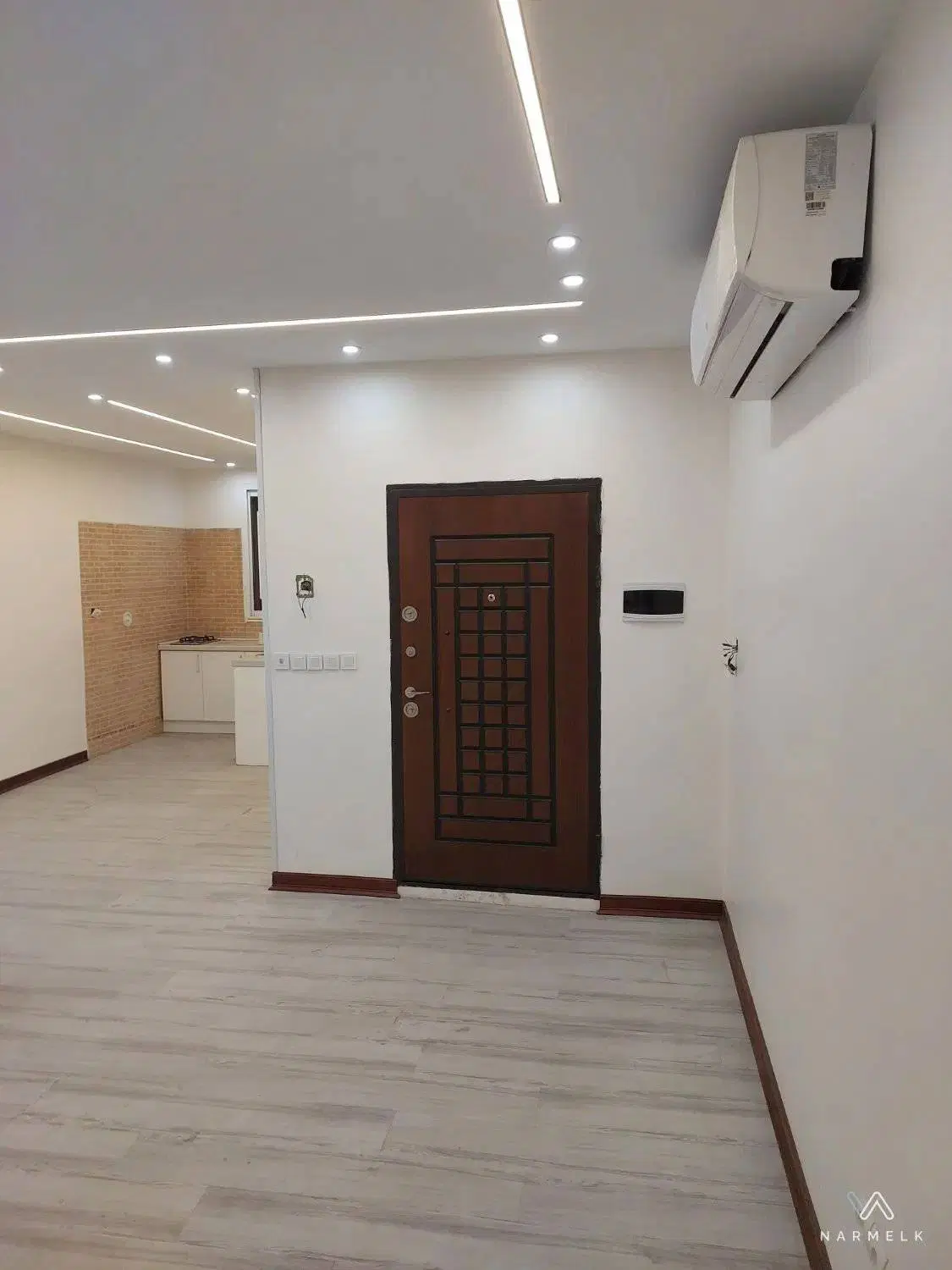 تک واحدی موقعیت اداری بسیار شیک بر اصلی