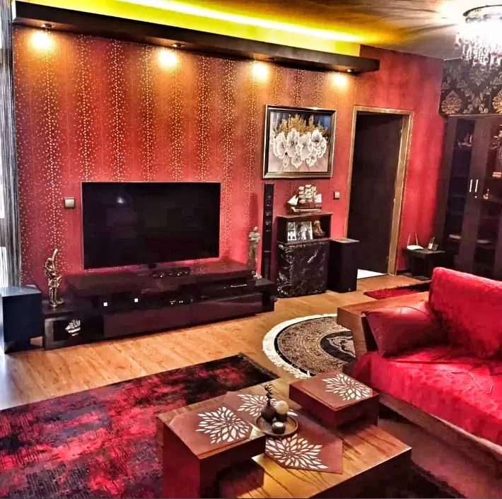 همخونه موجه و بی حاشیه