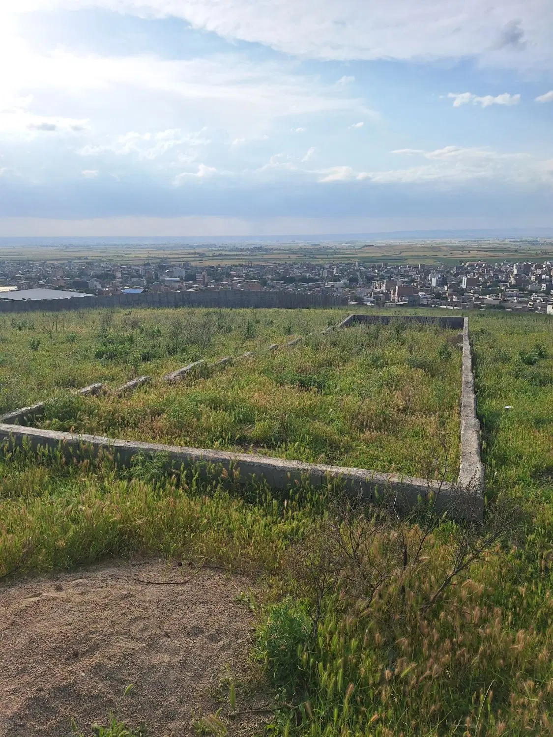 زمین ۱۰۰ متری کاربری دار