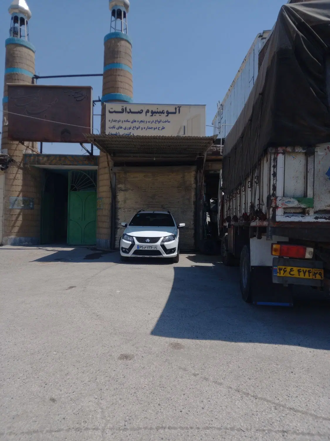 مغازه بر جاده سنندج