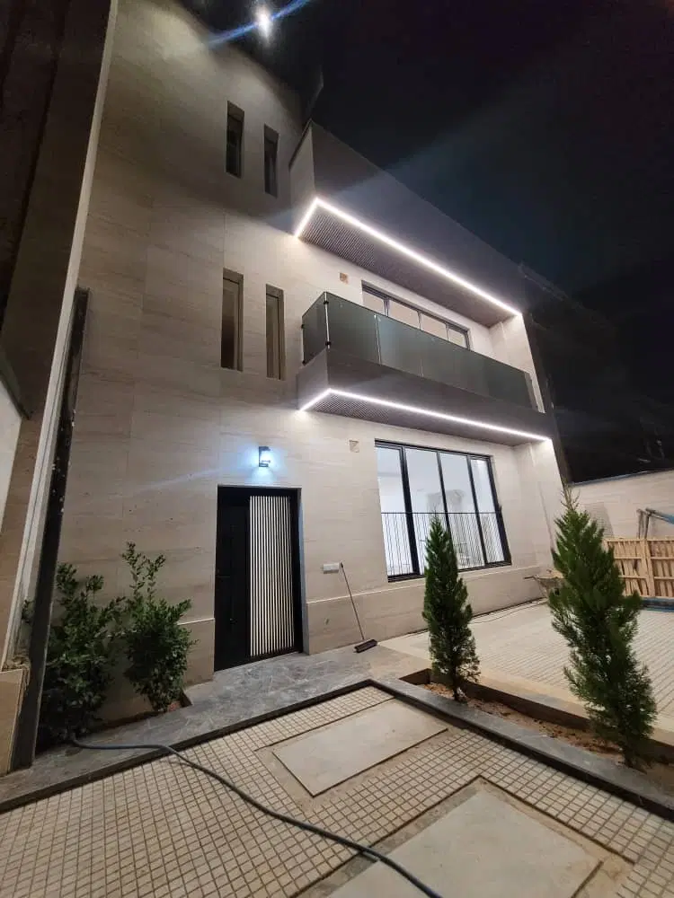 منزل 2طبقه با مجموع زیربنای 300 متر نوساز