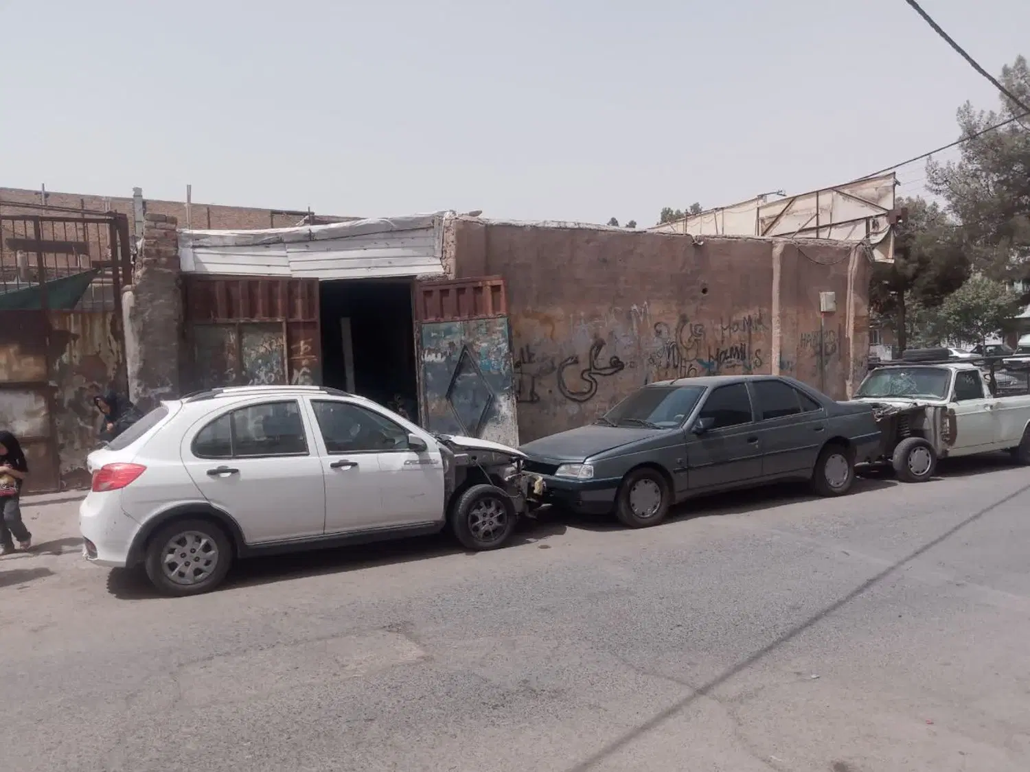 فروش مغازه وگاراژ پشت آن