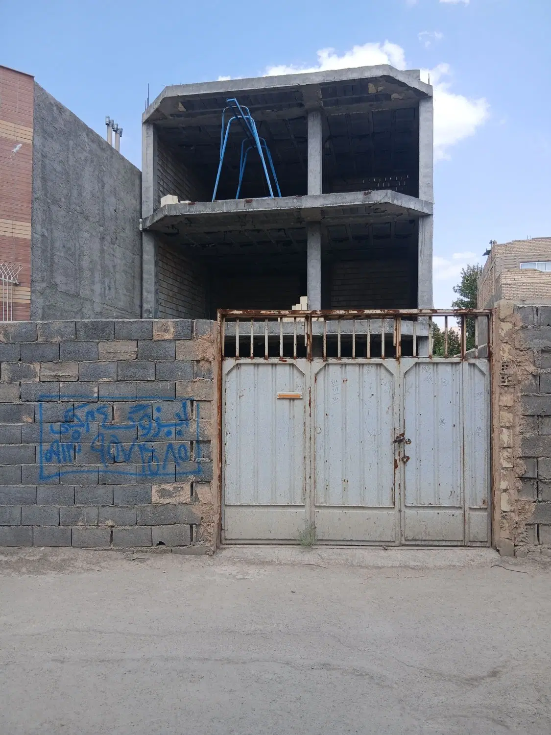 منزل سفت کاری بامجوز وپروانه اصفهانک