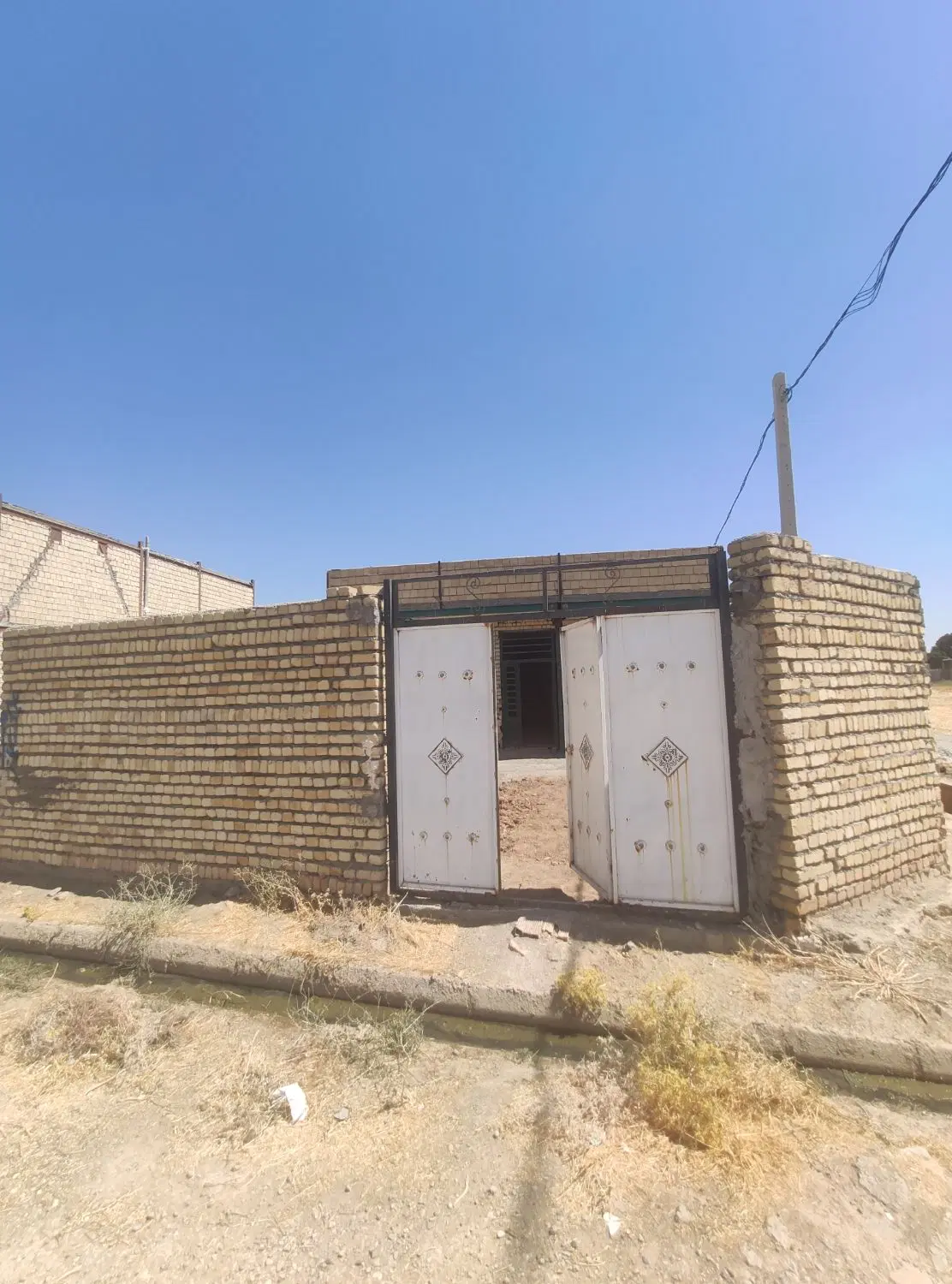 خانه نیمه کاره تازه آباد غربی