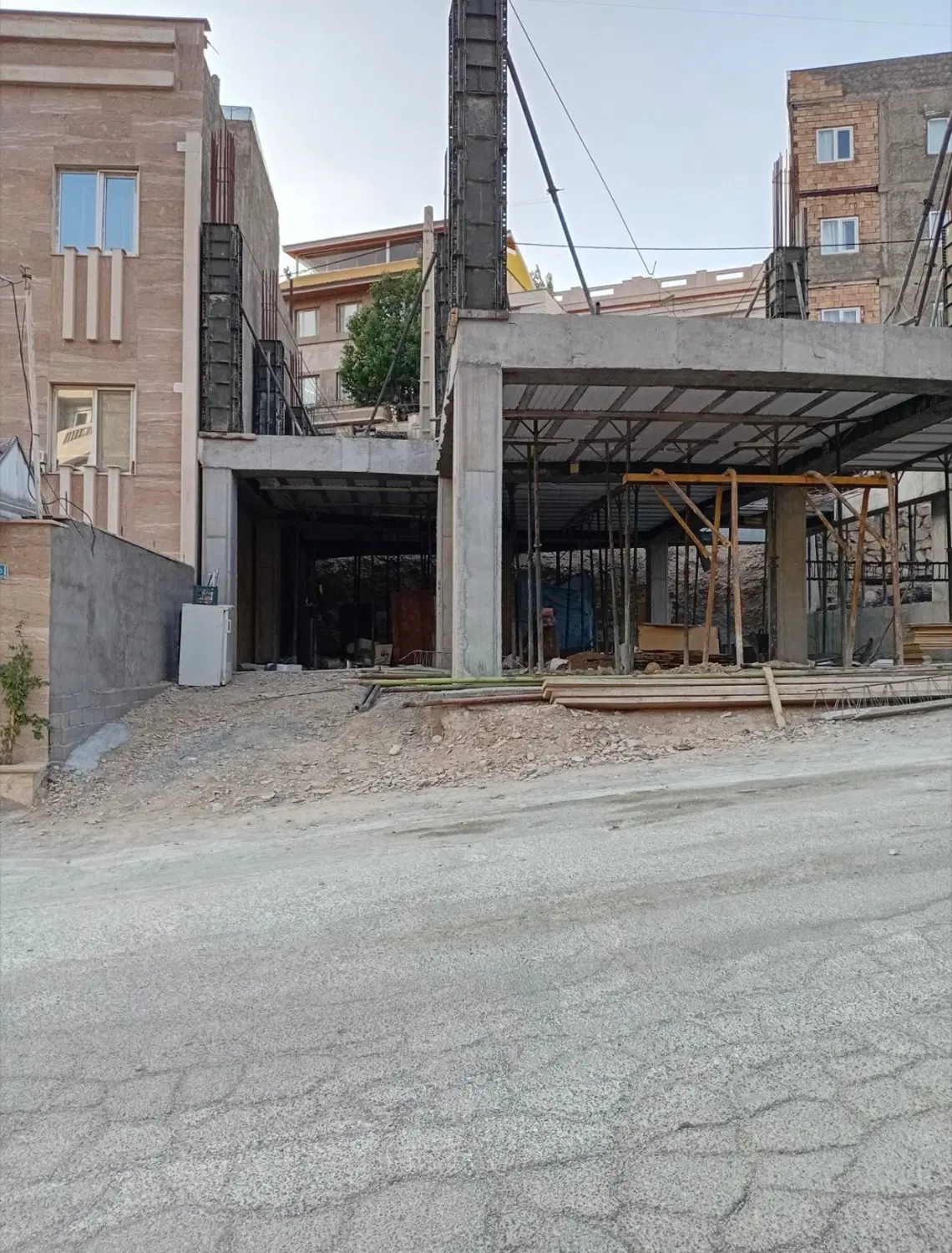 پیش فروش دو عدد ساختمان کنار هم