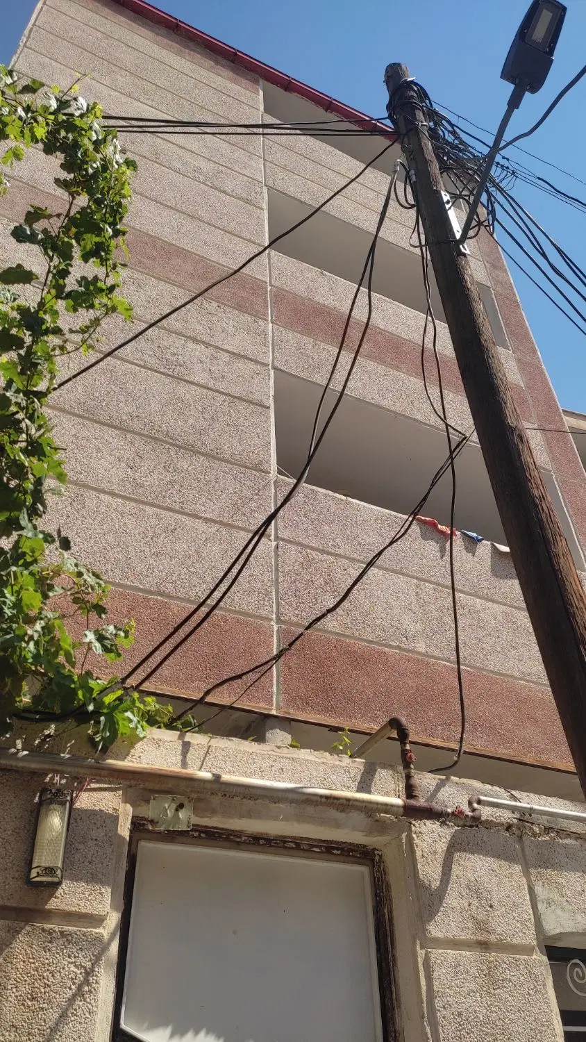 ساختمان ۳ طبقه