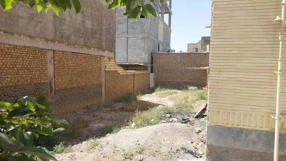 زمین مسکونی دارای پروانه