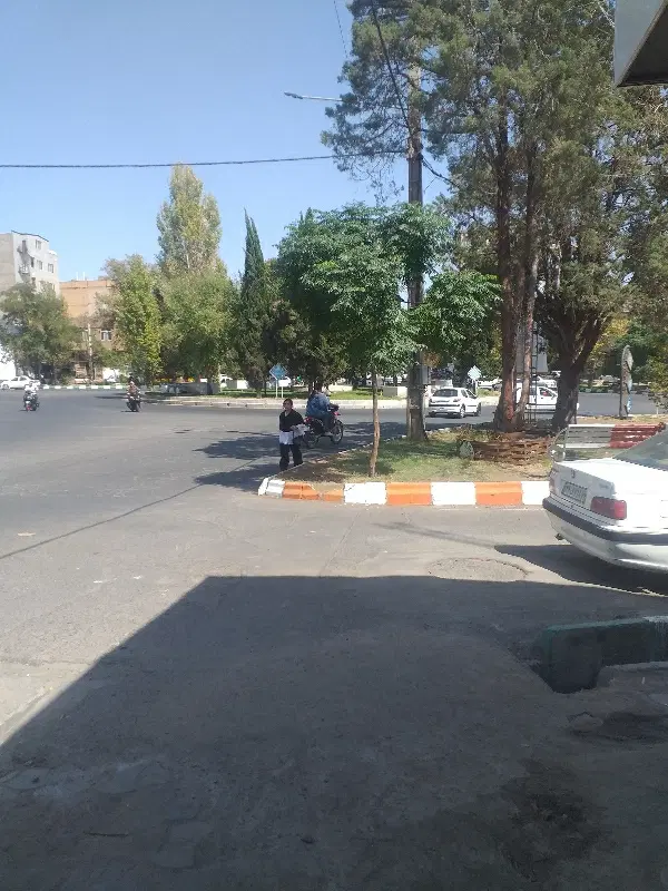 ویلایی ۲۲۰متر انقلاب ۲۵ سند تک برگ ملکی