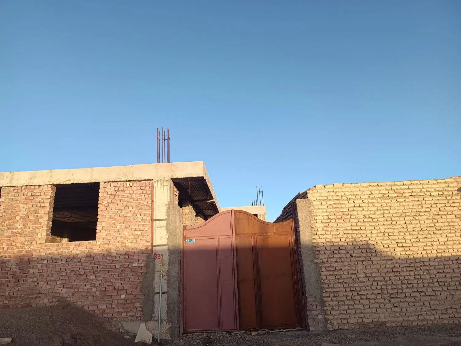 خانه نیم ساز در بردسیر
