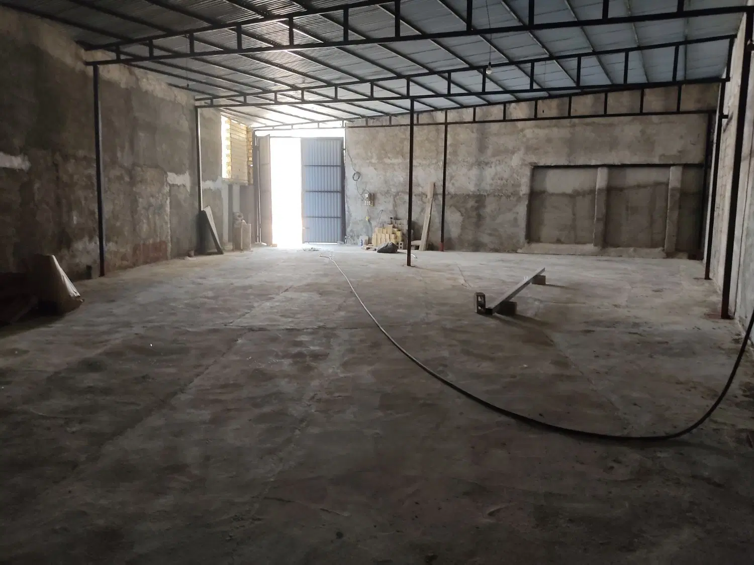 انبار۲۰۰ متری