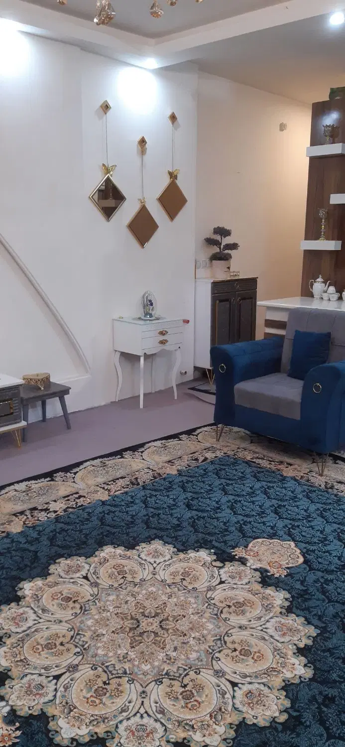 ۹۰متر ۲خواب غرق نور پارکینگ و گرمایش پکیج و شوفاژ