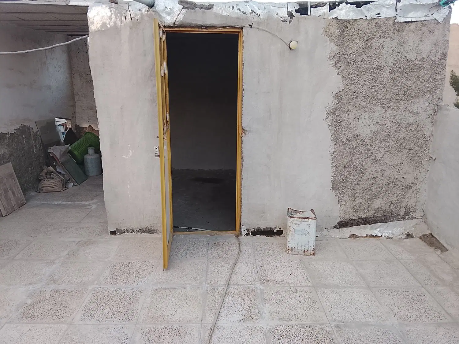 به یک نفر آقای مجرد اجاره داده میشود