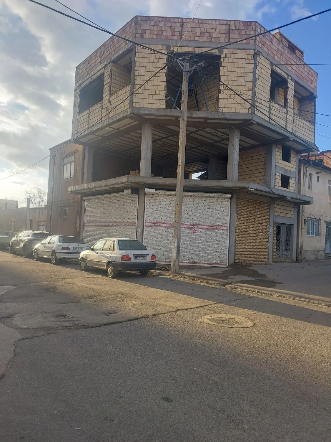 انباری جنب بیمارستان قلب