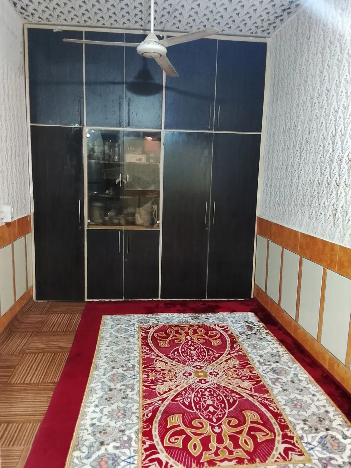 خانه دو طبقه همراه با مغازه
