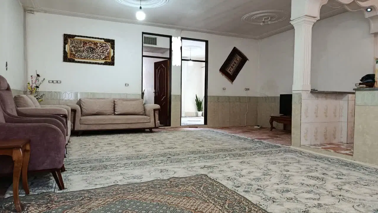 ۱۸۵ متر ویلایی  آماده ساخت طبقه بالا  نورگیر عالی