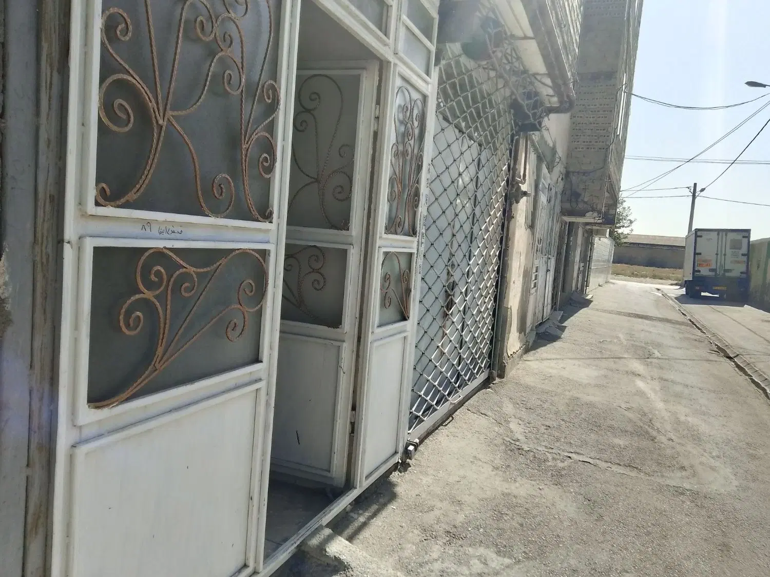 خانه آپارتمانی 85متری دربست نزدیک به حاشیه خیابان