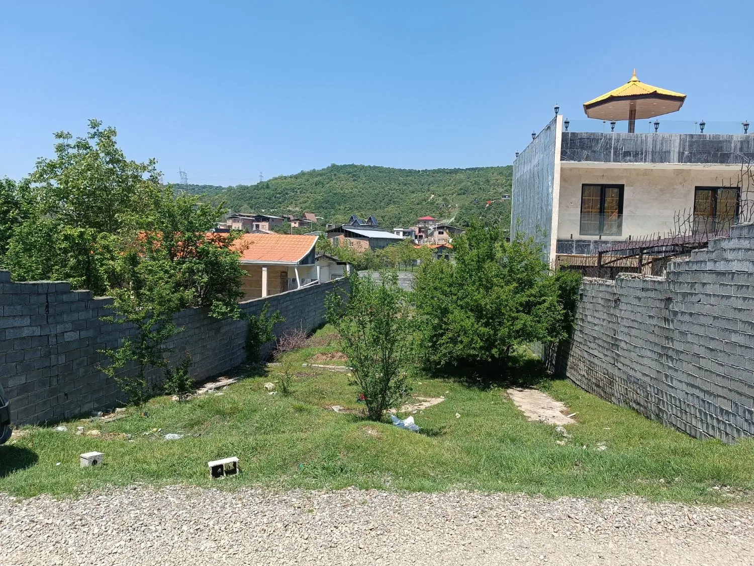 ۳۰۰ متر دارای سند و پروانه و فونداسیون