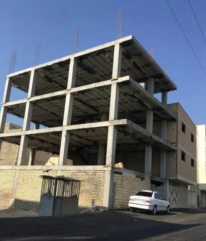 زمین با سند و پروانه و اسکلت چهارطبقه