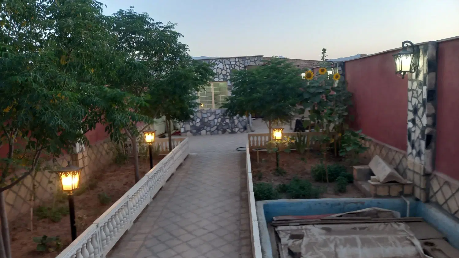 خونه باغ،باعچه