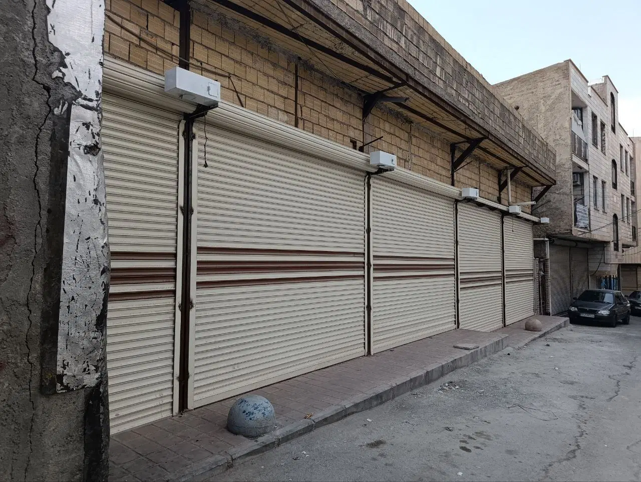 واحد تجاری ۶۰متری و زیرزمین۱۸۰متری درکوچه ملارضا