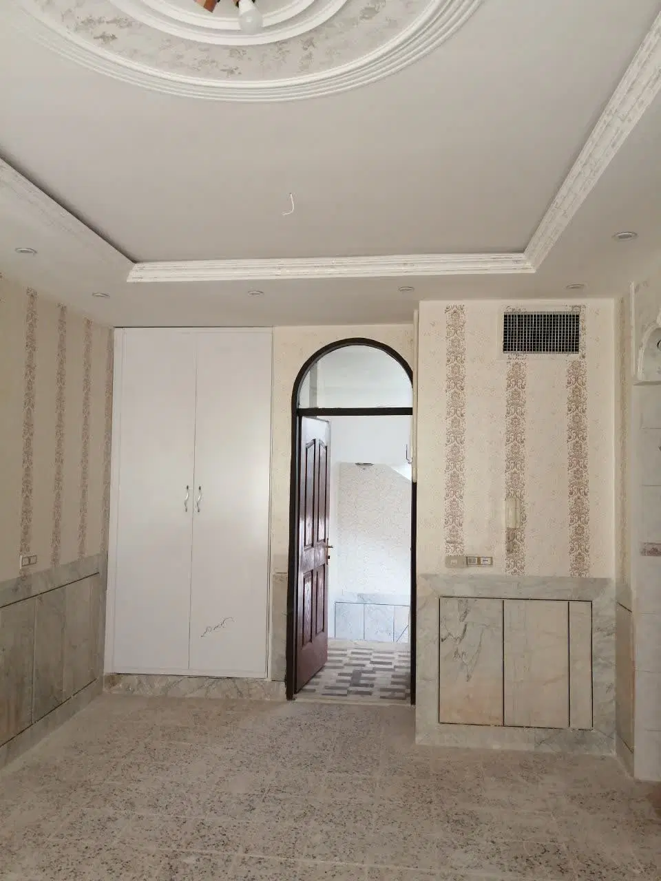 خانه دو طبقه ویلا شهر