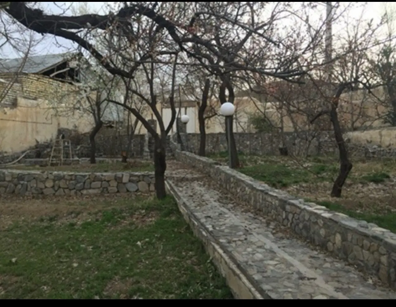 خانه باغ در قاهان
