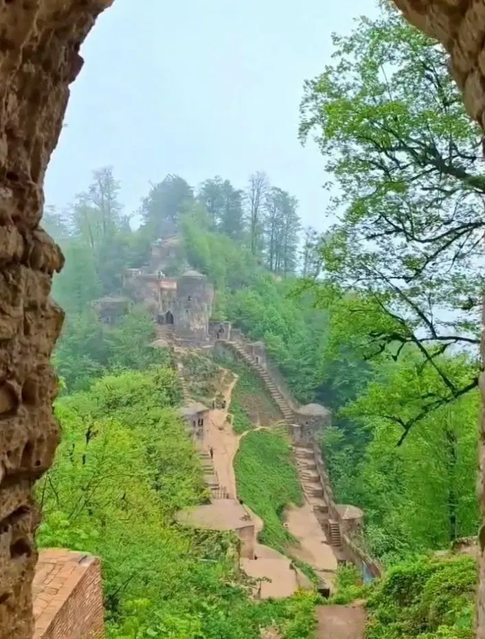 ویلا نیمه کاره (گلسرک زیبا) سراوان رشت گیلان