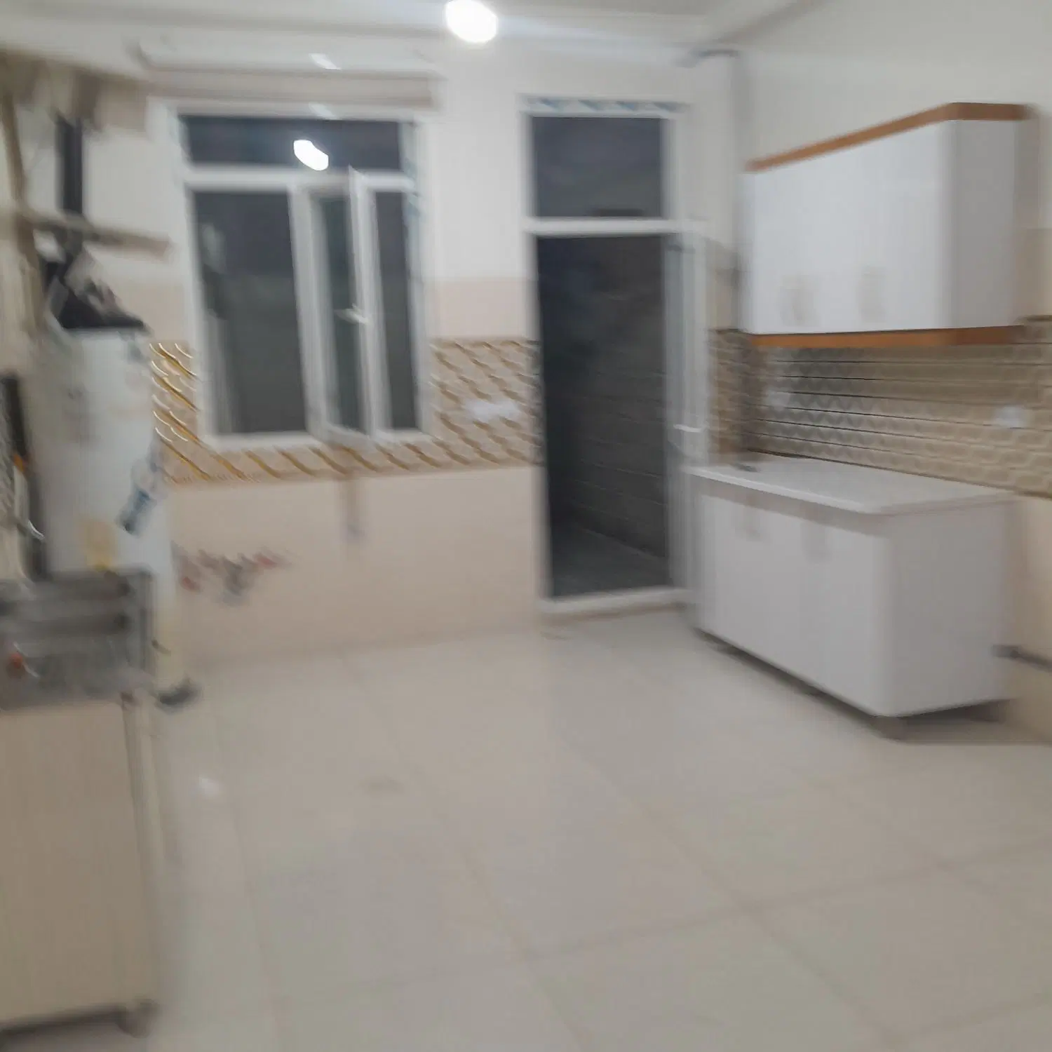 سلام.منزل دوخوابه همکف باکف سرامیک