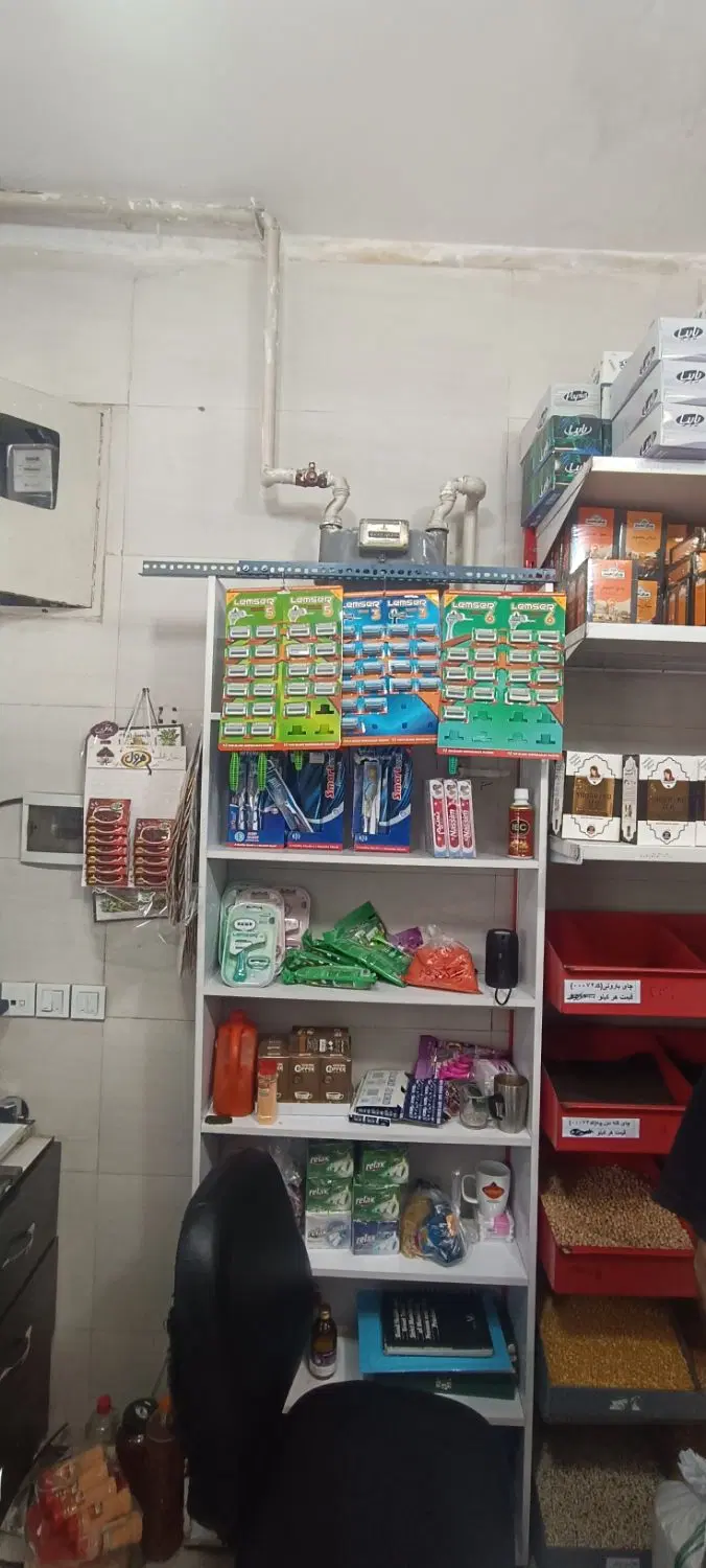 مغازه با انبار و یک واحد مسکونی بالا مغازه